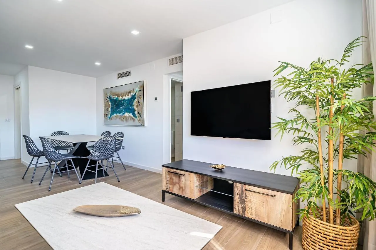 Sunset Malaga - Luxurious & Parking Apartment 0*,  스페인